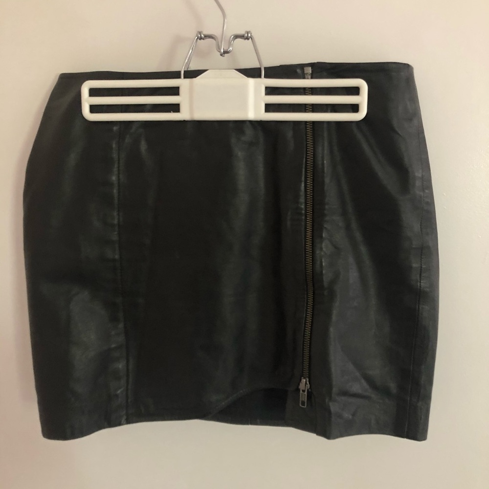 Asymmetrical black leather skirt w/ zipper detail